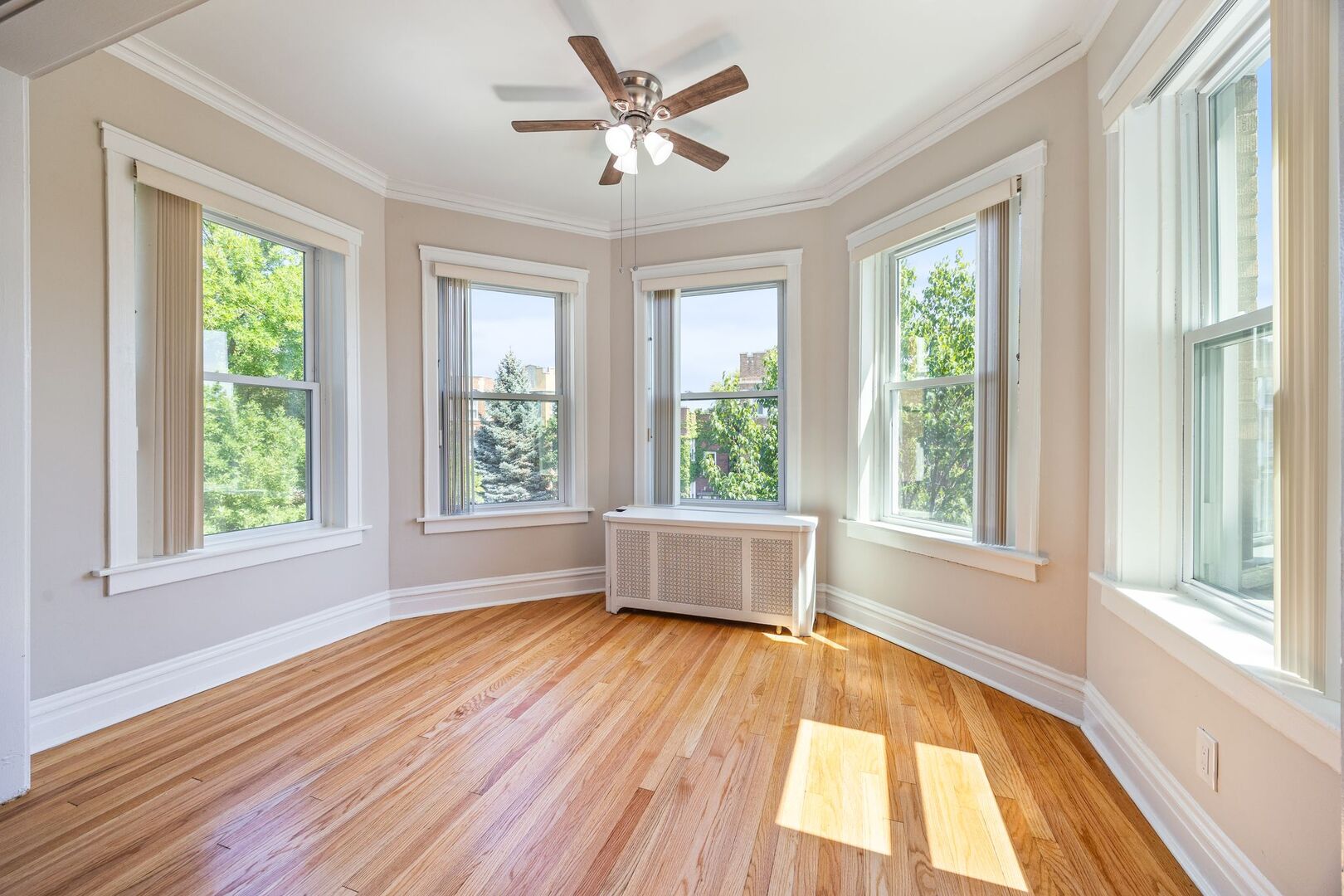 Home in Chicago, IL 60645 — photo 3