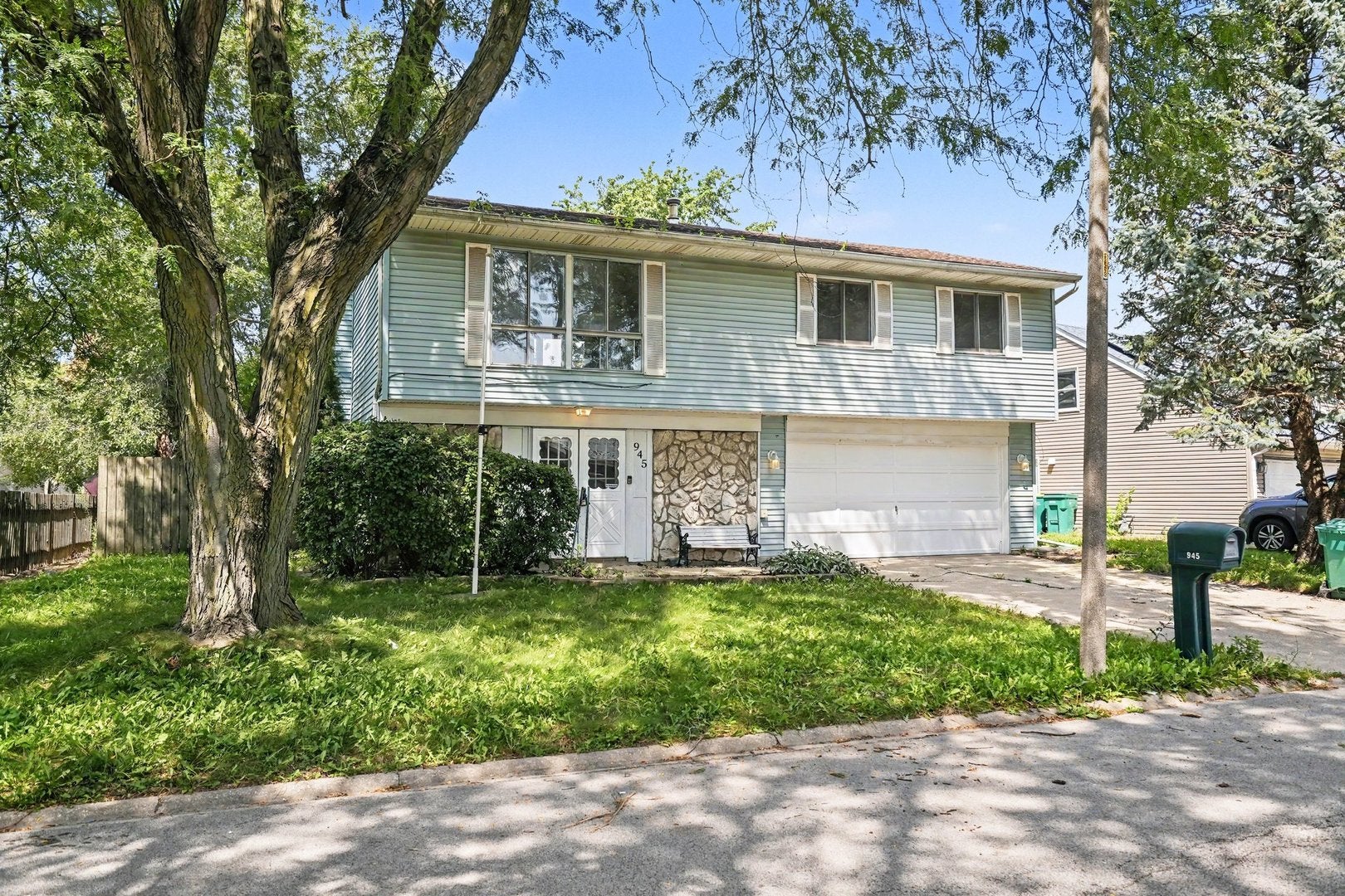 945 Surrey Court — photo