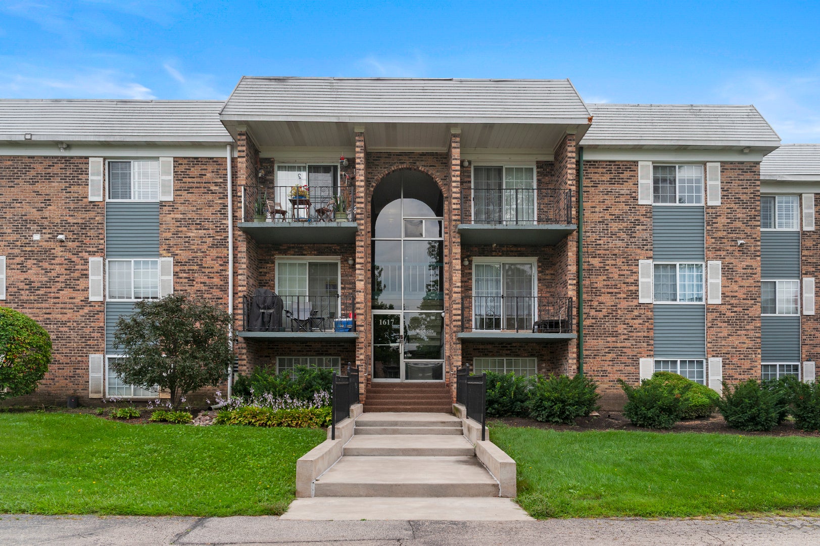 1617 N Windsor Drive 208 — photo