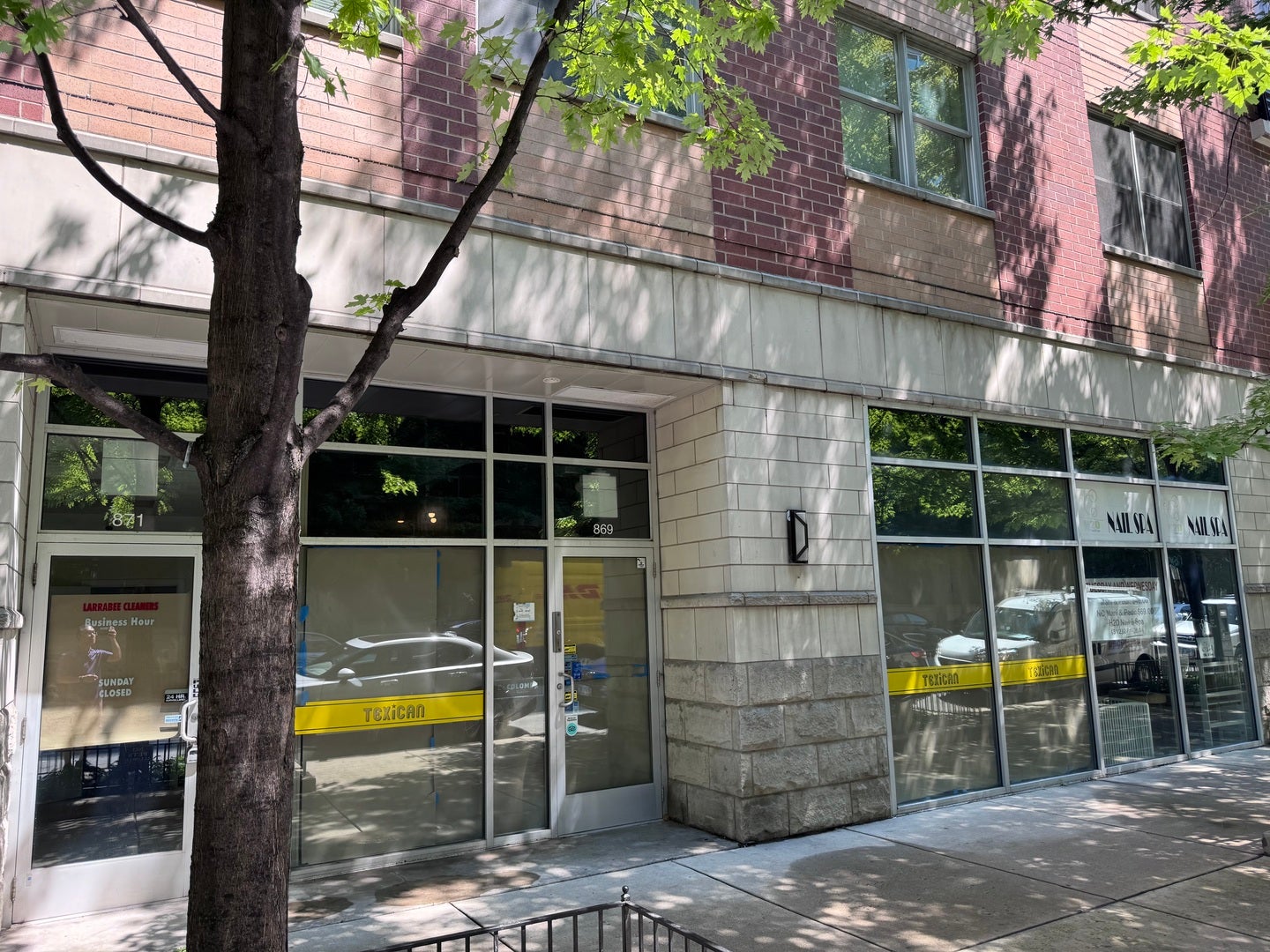869 N Larrabee Street — photo