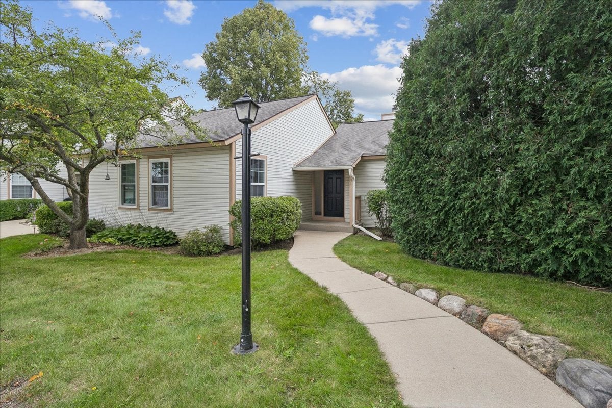 931 Chase Court — photo