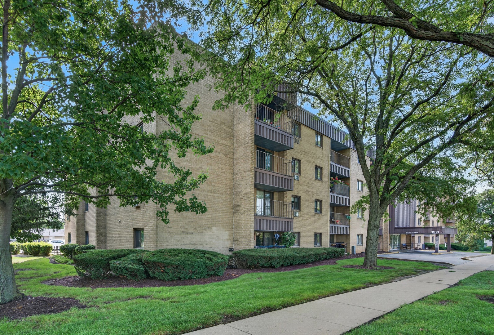 1133 S Finley Road 309 — photo