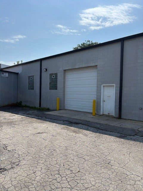 4311 W Belmont Avenue — photo