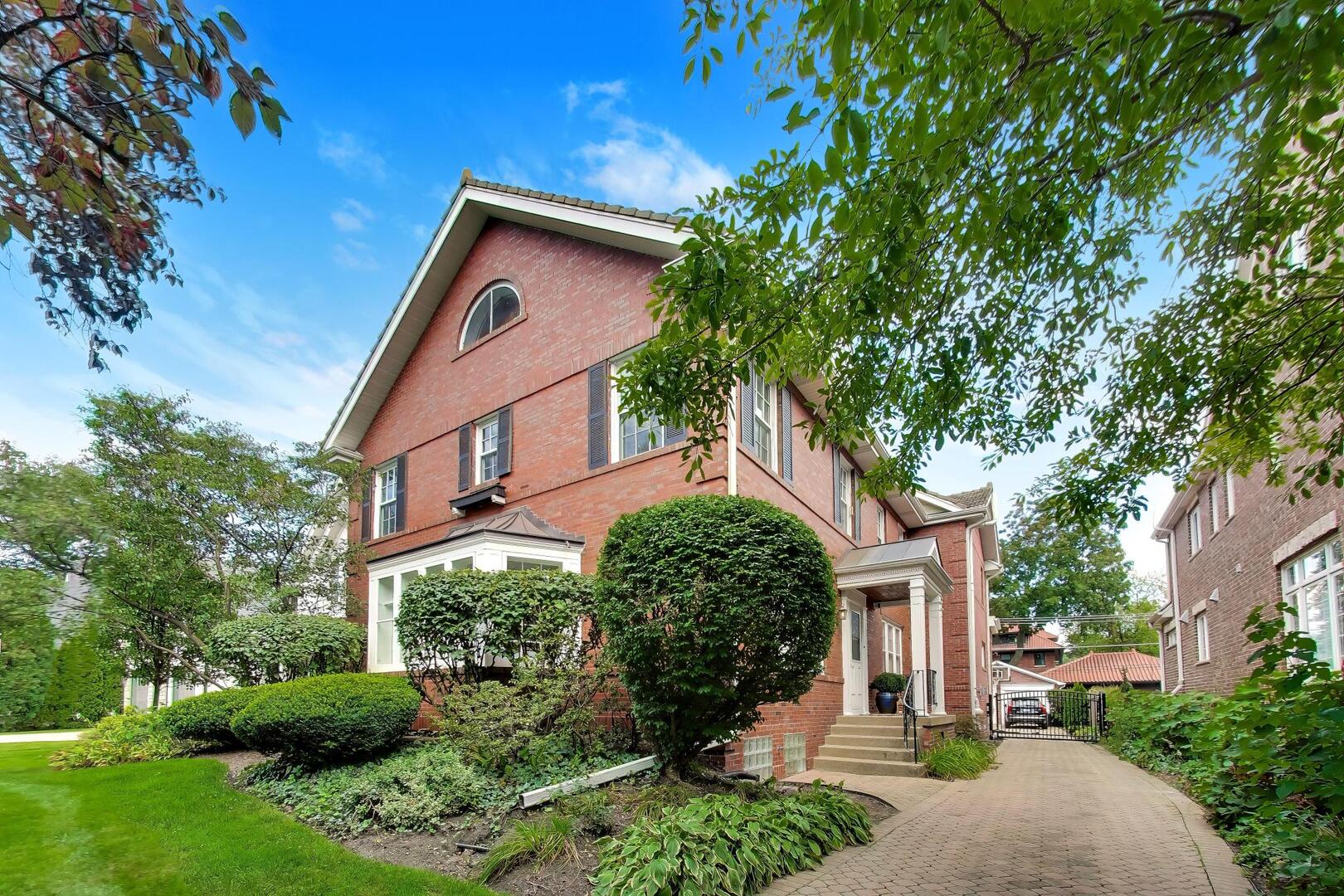 Home in River Forest, IL 60305 — photo 2