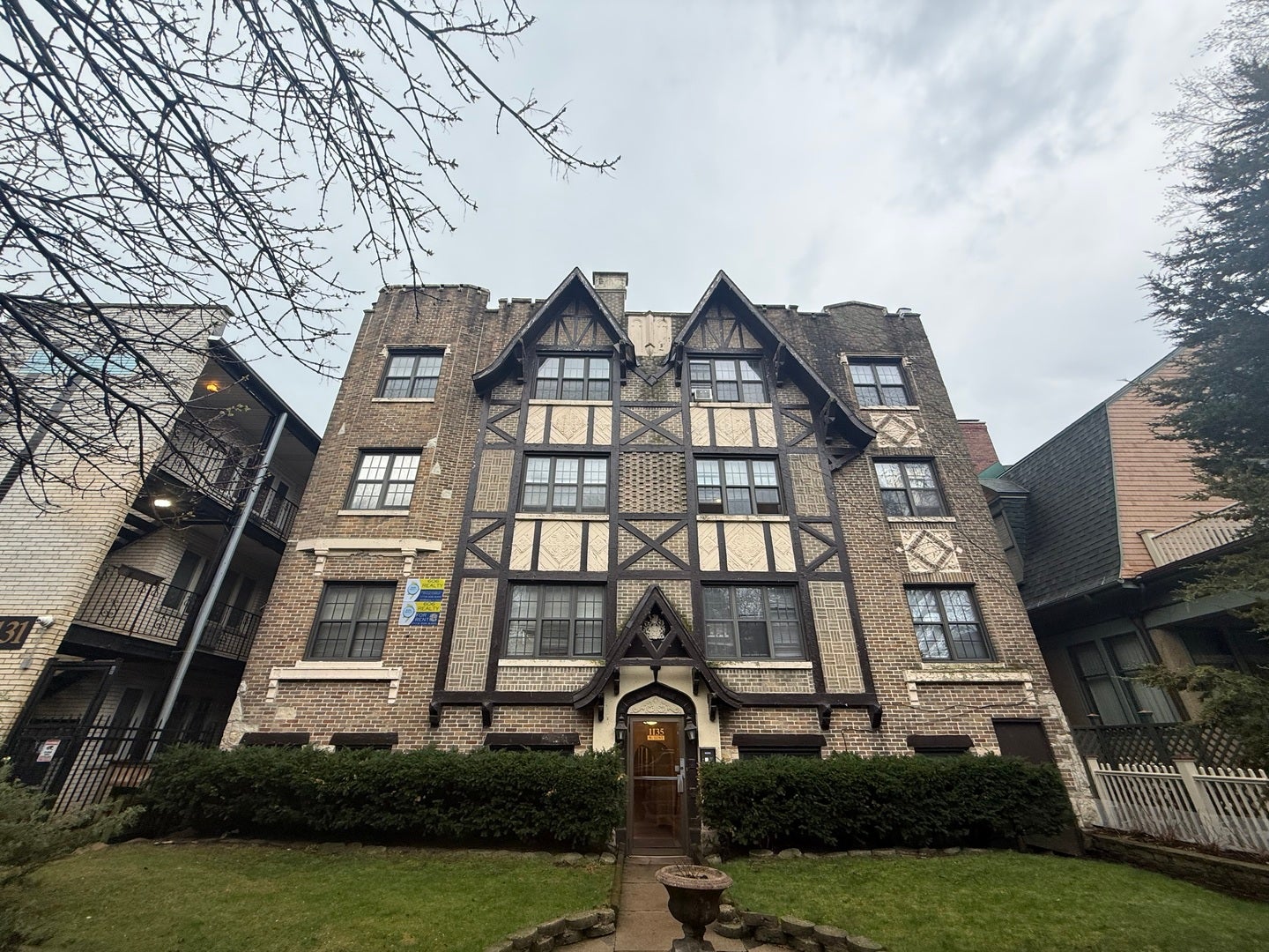 1135 W Lunt Avenue 202 — photo