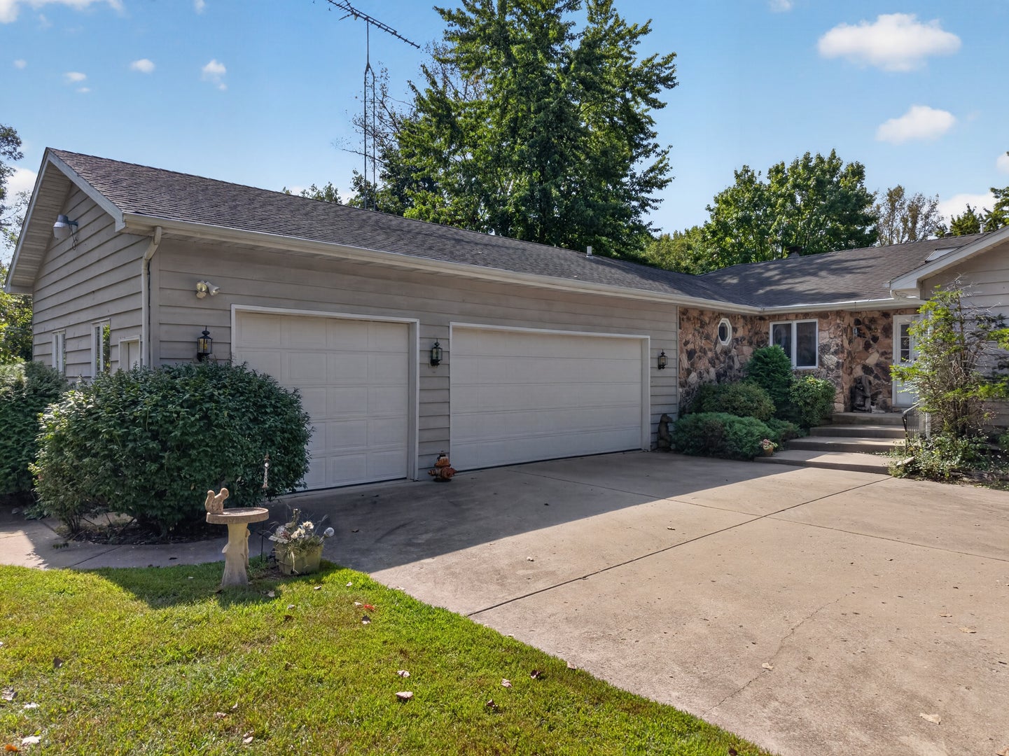 5705 E North Prairie Drive — photo