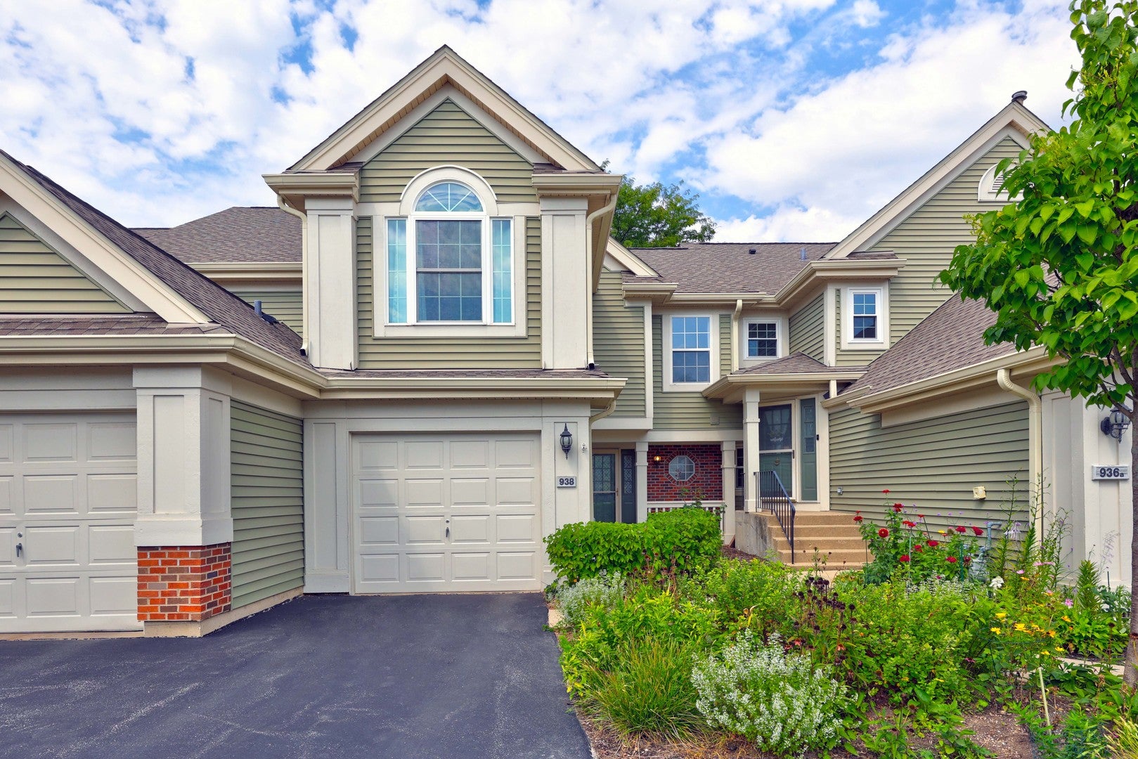 938 Little Falls Court — photo