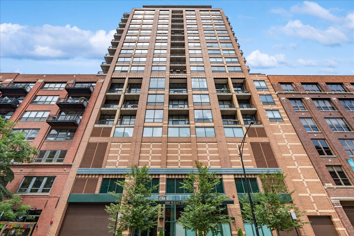 400 W Ontario Street 1404 — photo