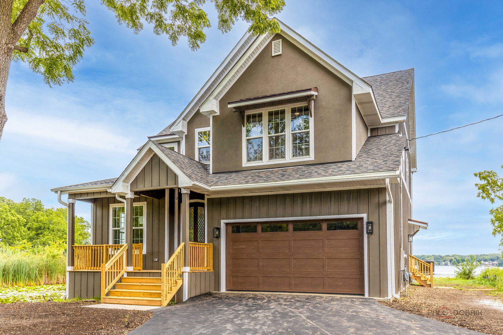 807 Lakeview Drive — photo