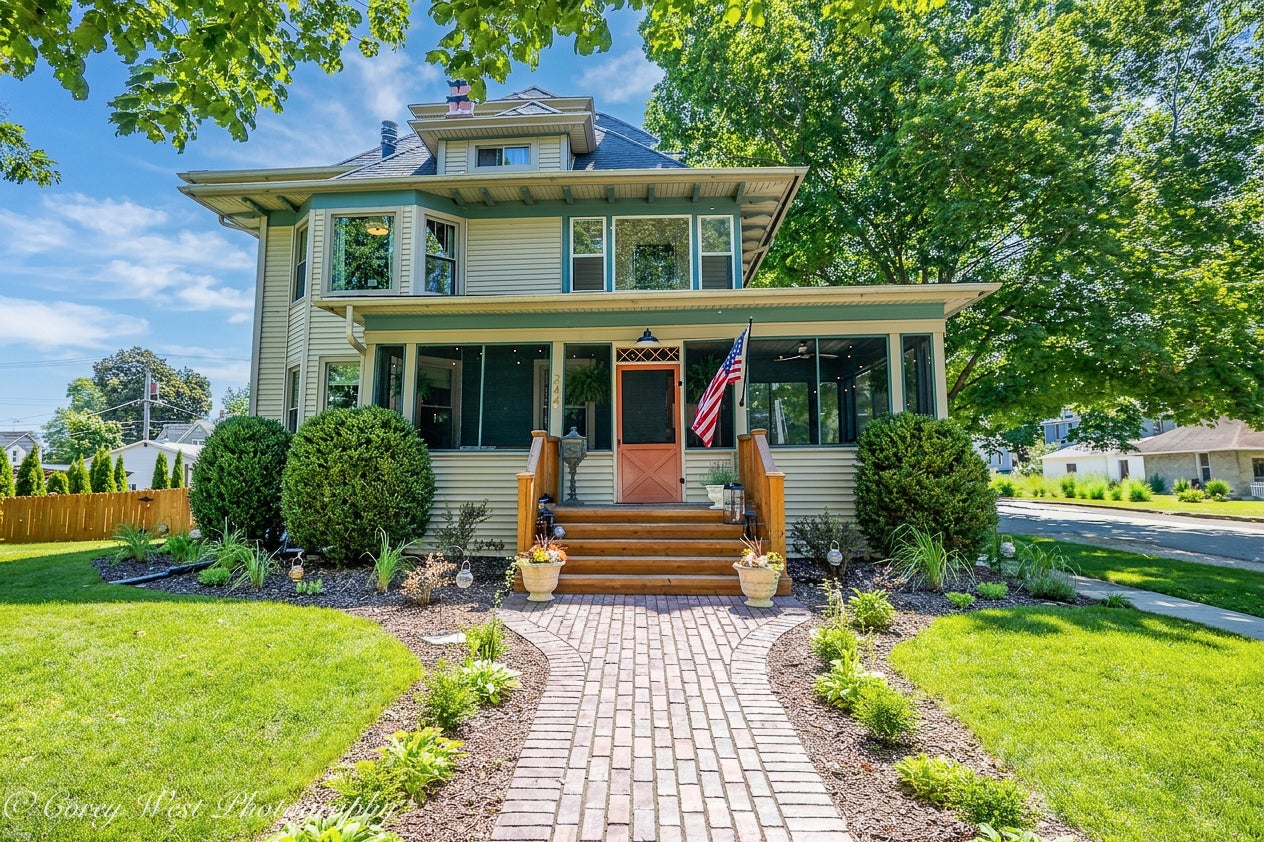 244 S Sycamore Street — photo