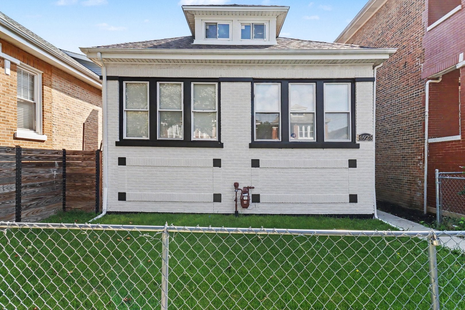 Home in Chicago, IL 60629 — photo 2