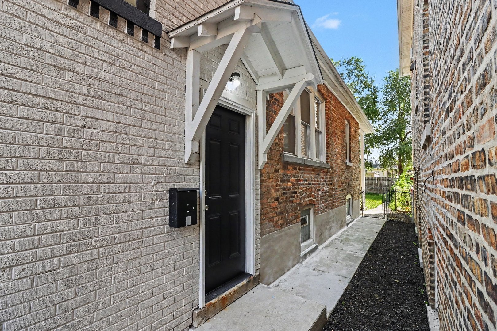Home in Chicago, IL 60629 — photo 3