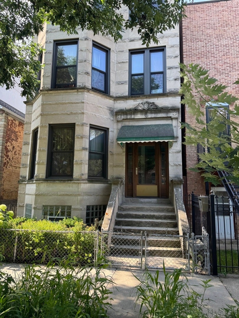 2435 W Thomas Street 3F — photo