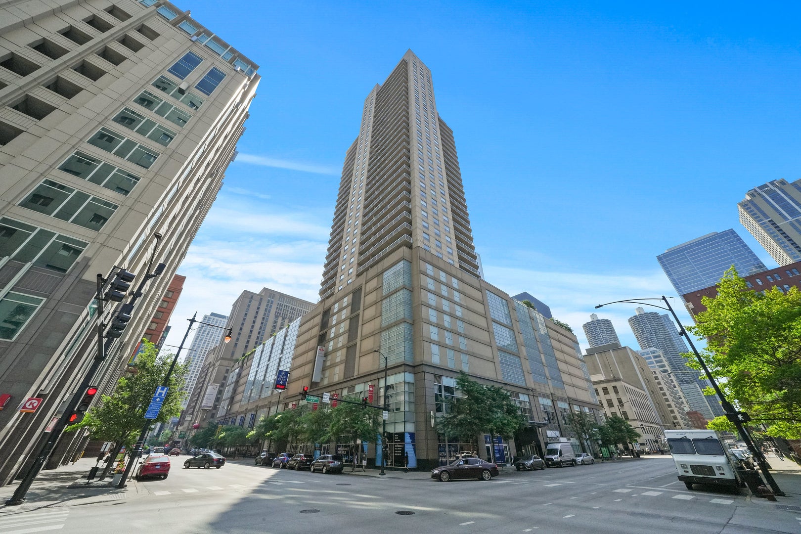 545 N Dearborn Street 2607 — photo