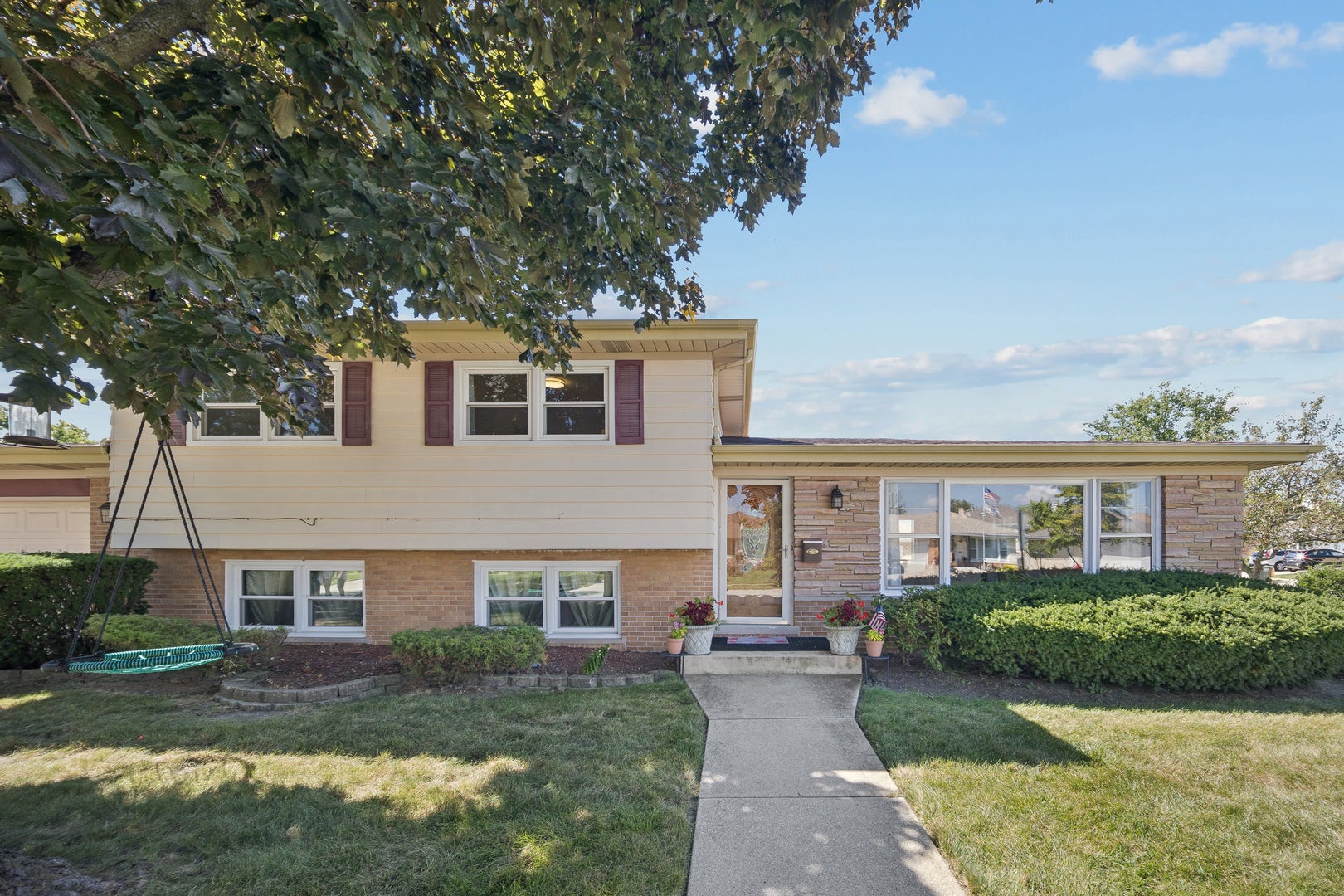 8157 N Root Court — photo
