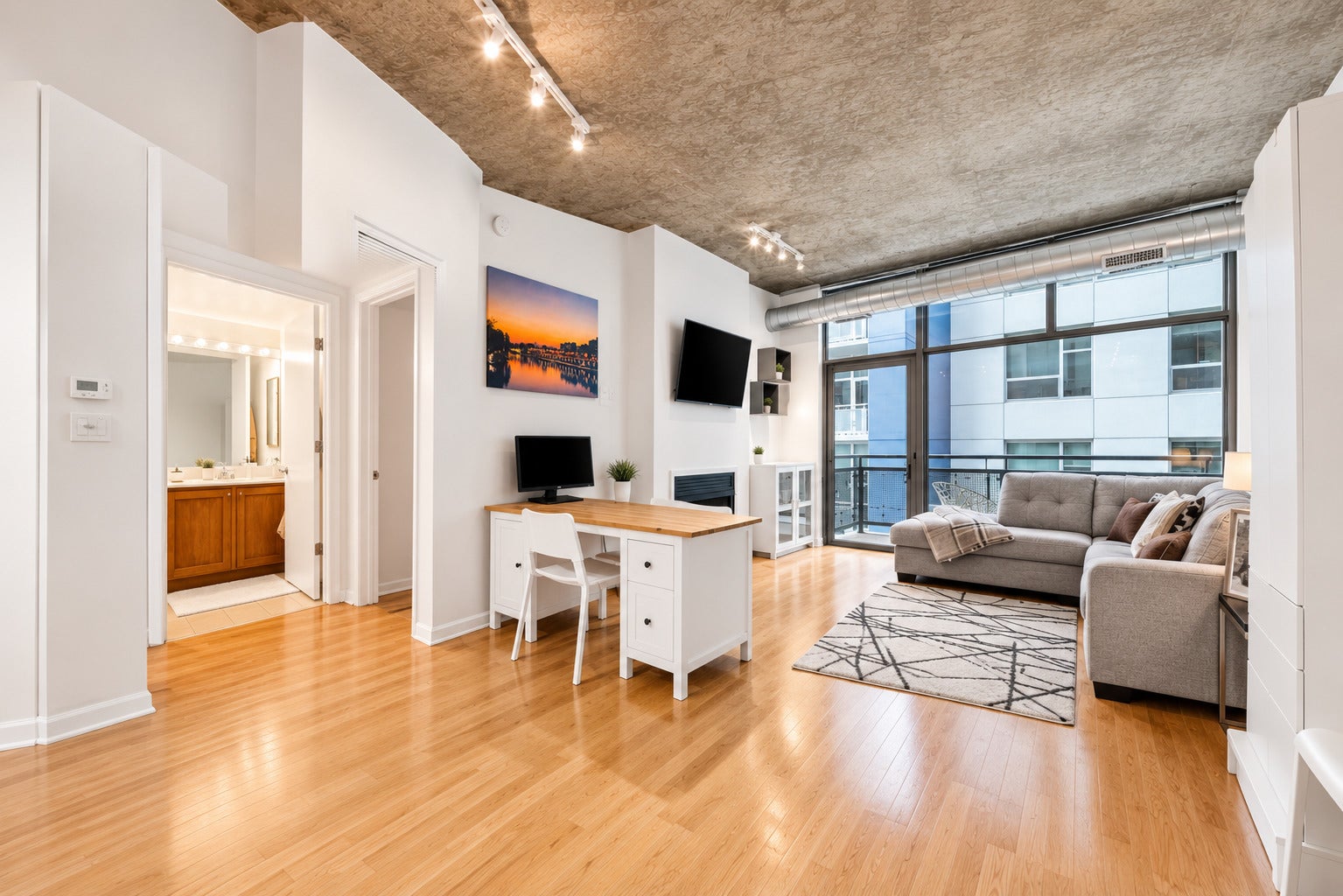 Home in Chicago, IL 60605 — photo 2