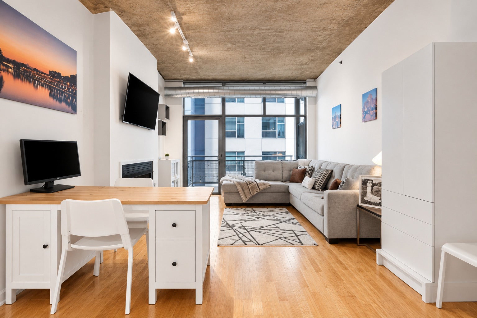 Home in Chicago, IL 60605 — photo 3