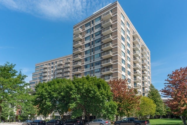 1515 S Prairie Avenue 406 — photo