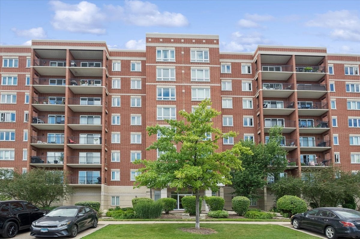 5555 N Cumberland Avenue 710 — photo