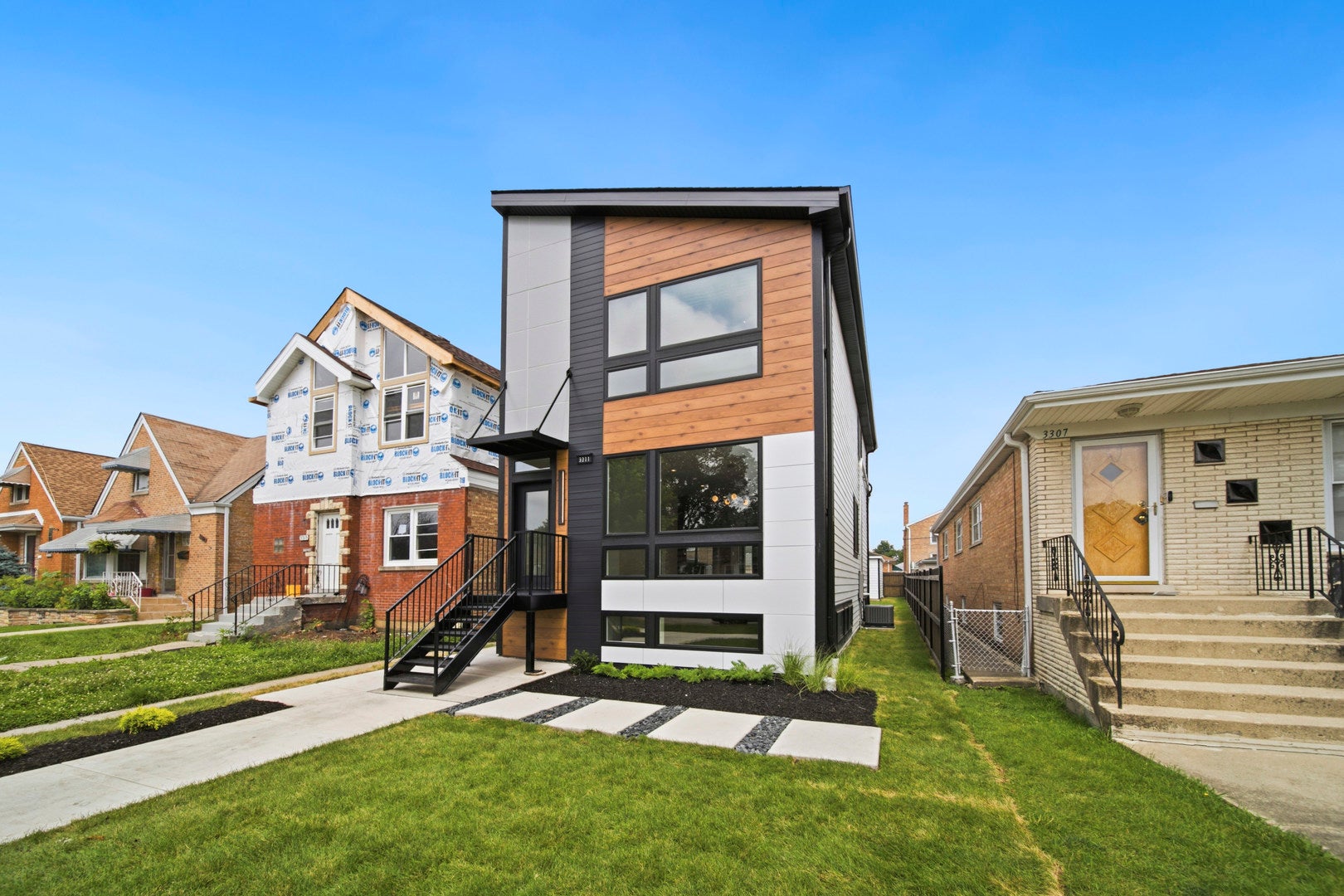 3311 N Ozark Avenue — photo