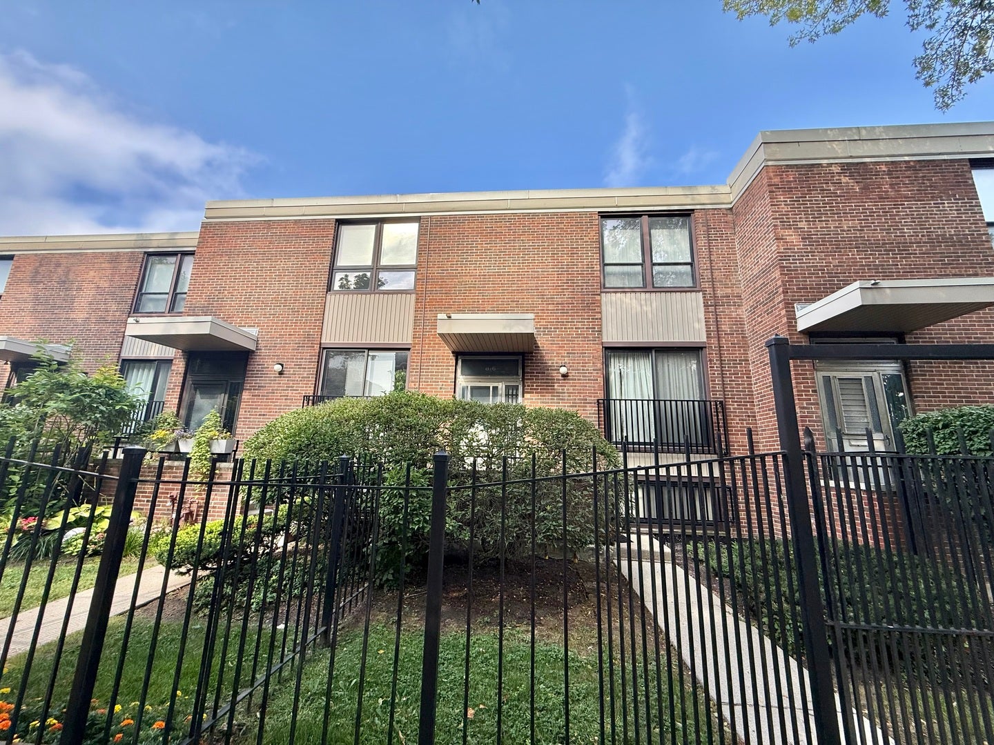 816 S Laflin Street — photo