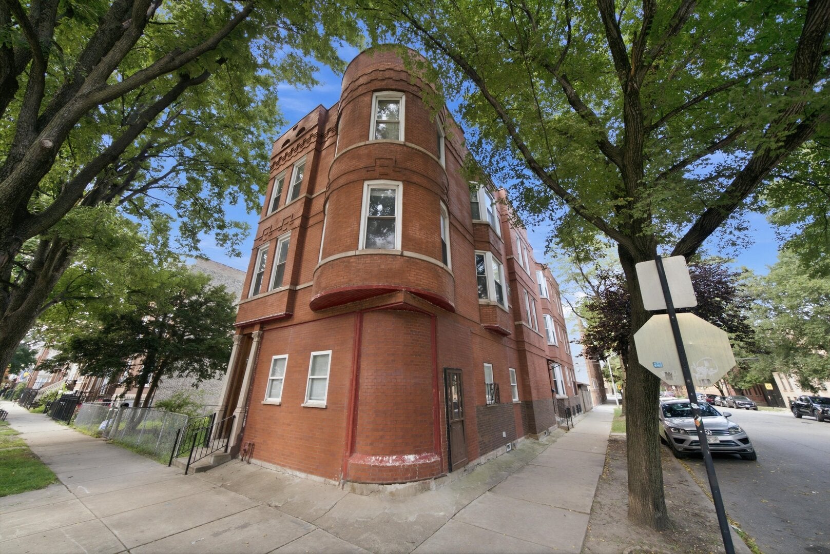 2500 W Walton Street — photo
