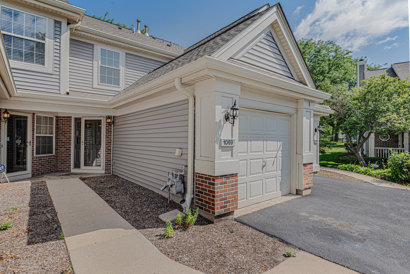 1069 Talbots Lane 0 — photo
