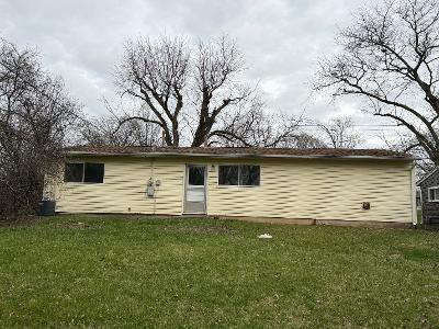 Home in Streamwood, IL 60107 — photo 3