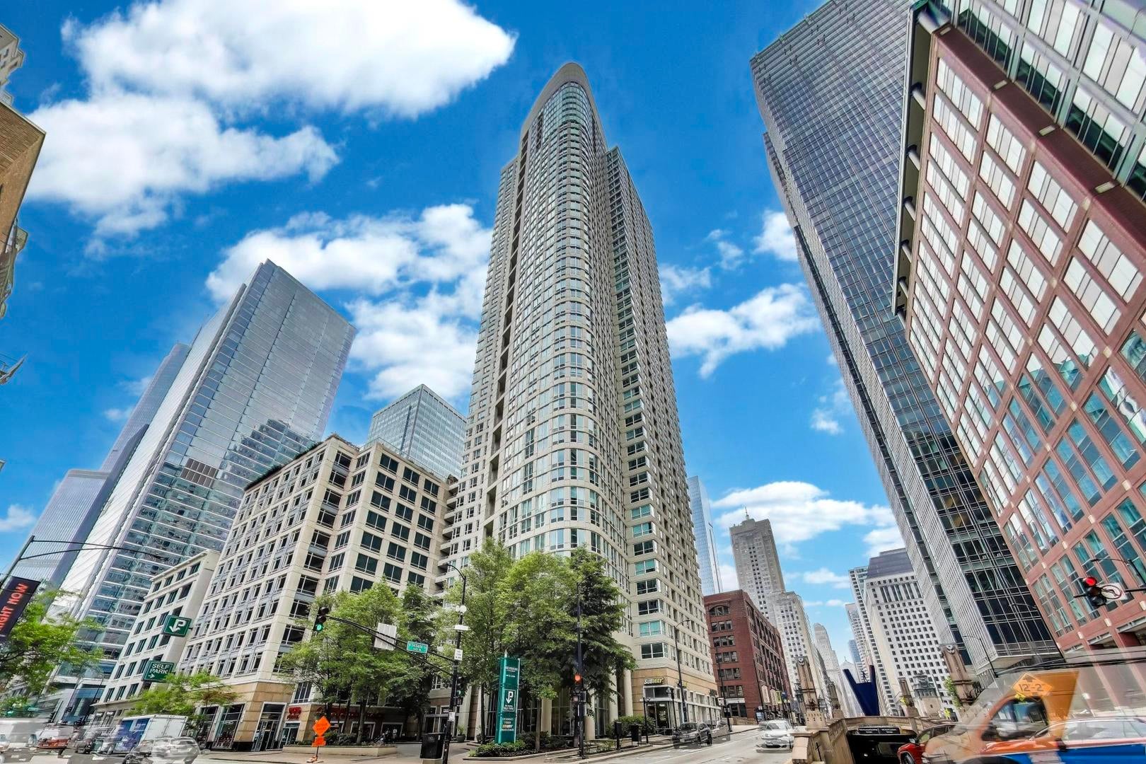 345 N LaSalle Drive 3502 — photo