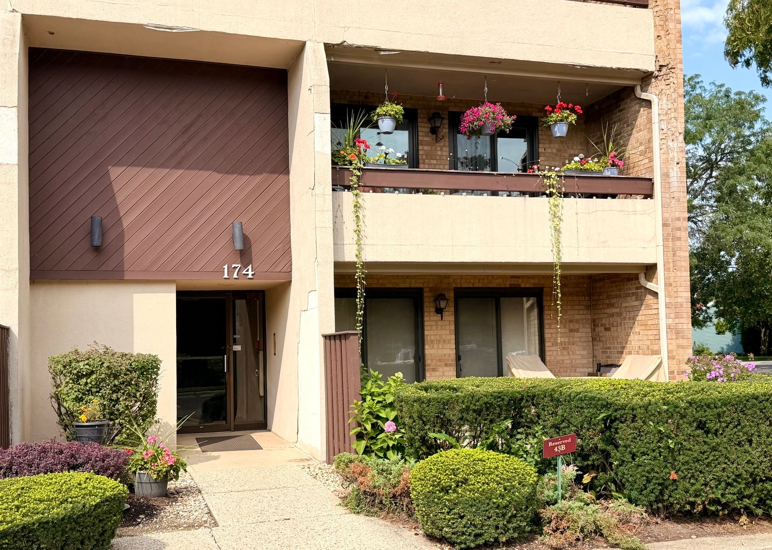 174 E Springbrook Drive 1B — photo