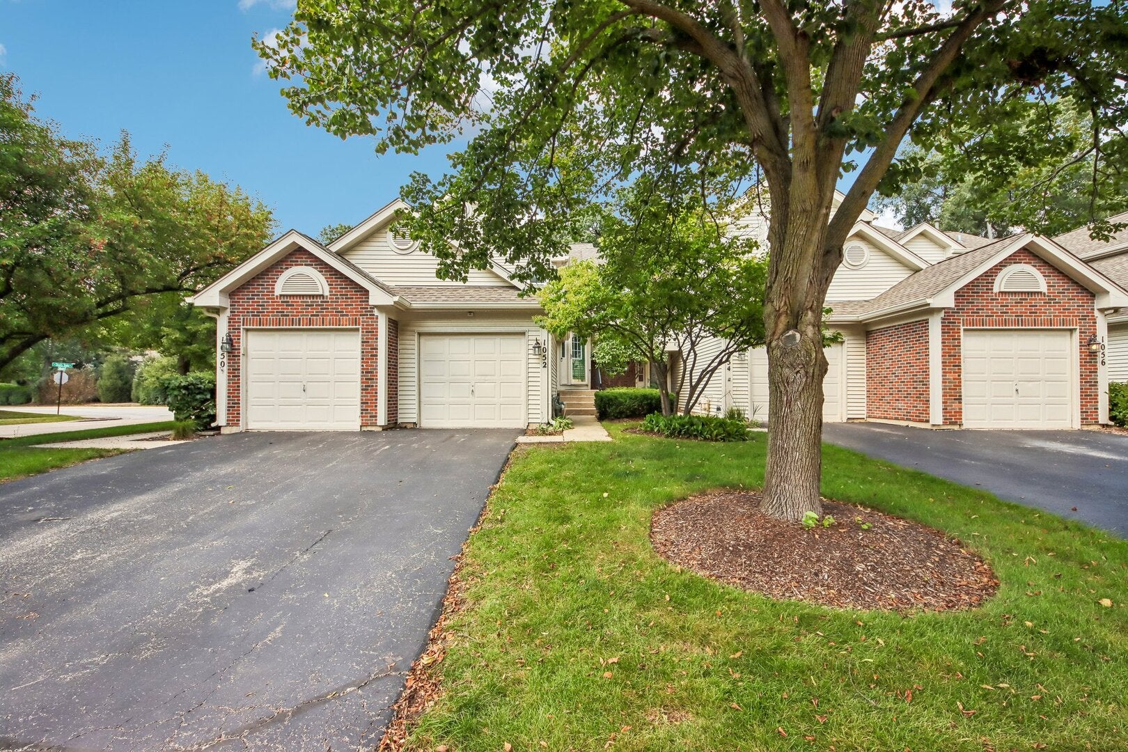 1052 Woodhill Court — photo