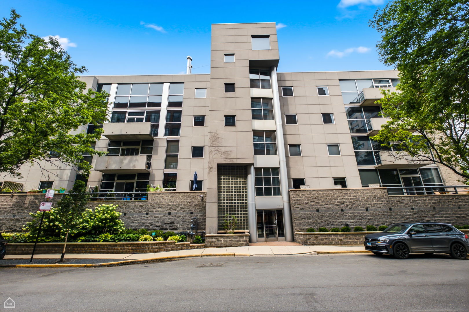 939 W Huron Street 201 — photo