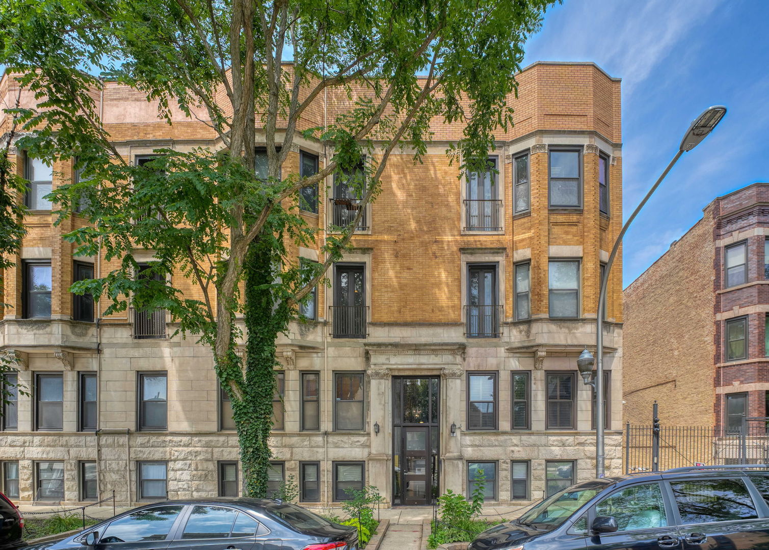 4214 N Kenmore Avenue Gf — photo