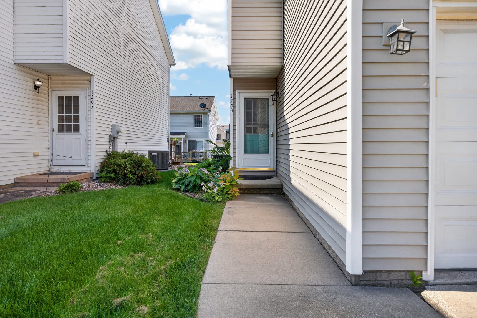 1203 RIVIERA DR — photo 2