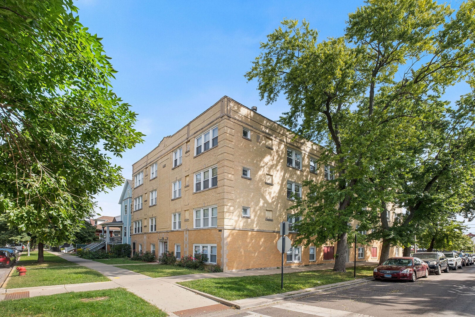 3224 W Berteau Avenue 3 — photo