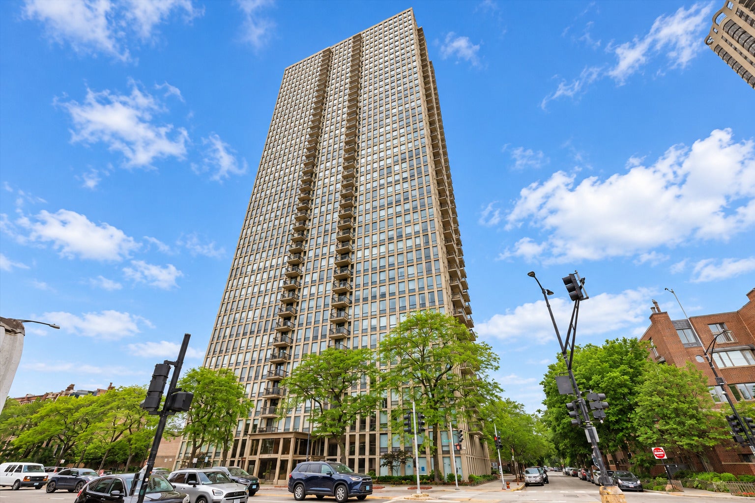 1660 N La Salle Drive 3502 — photo