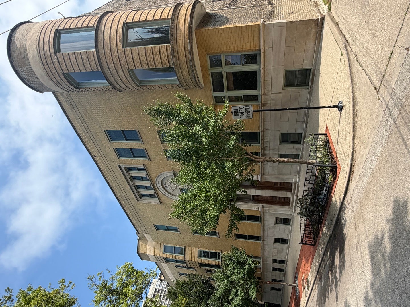 325 W Wisconsin Street 1853-3 — photo