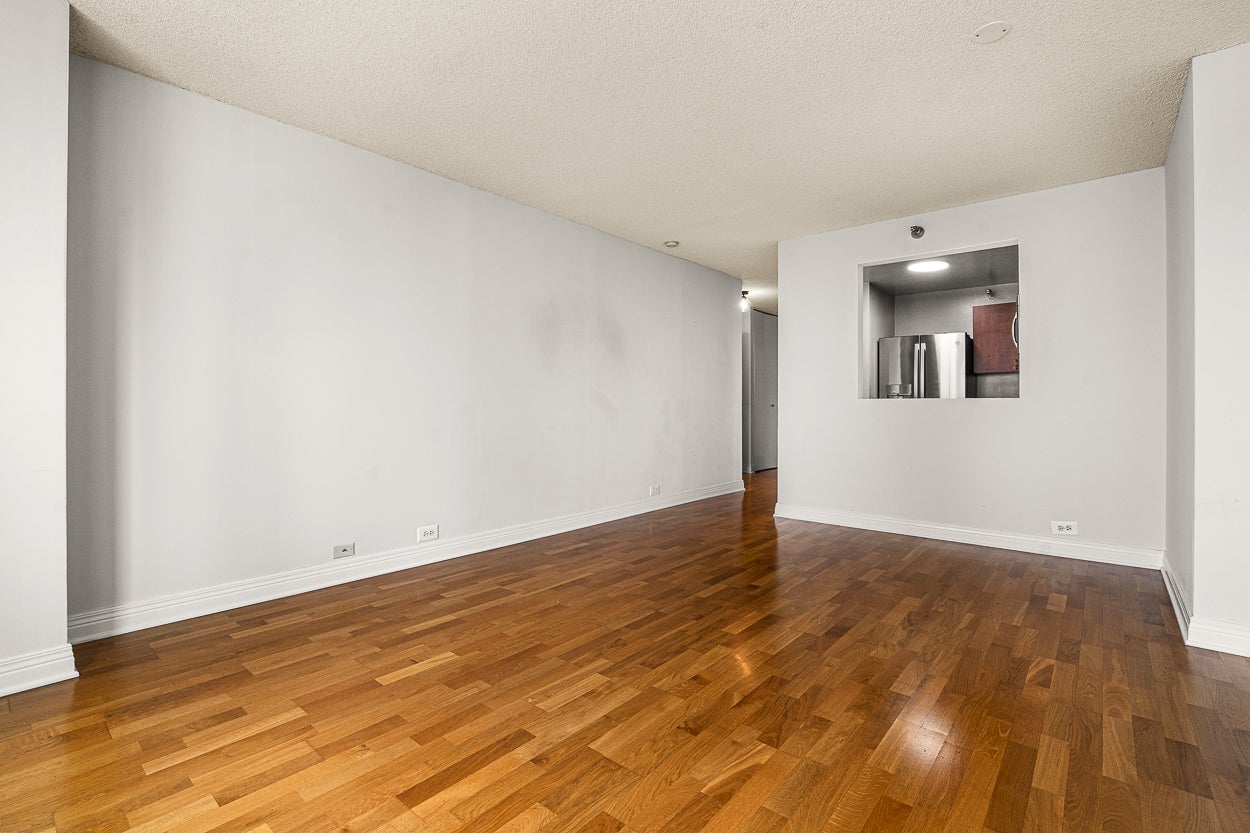 Home in Chicago, IL 60611 — photo 2