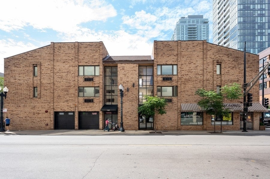 1143 N Wells Street — photo