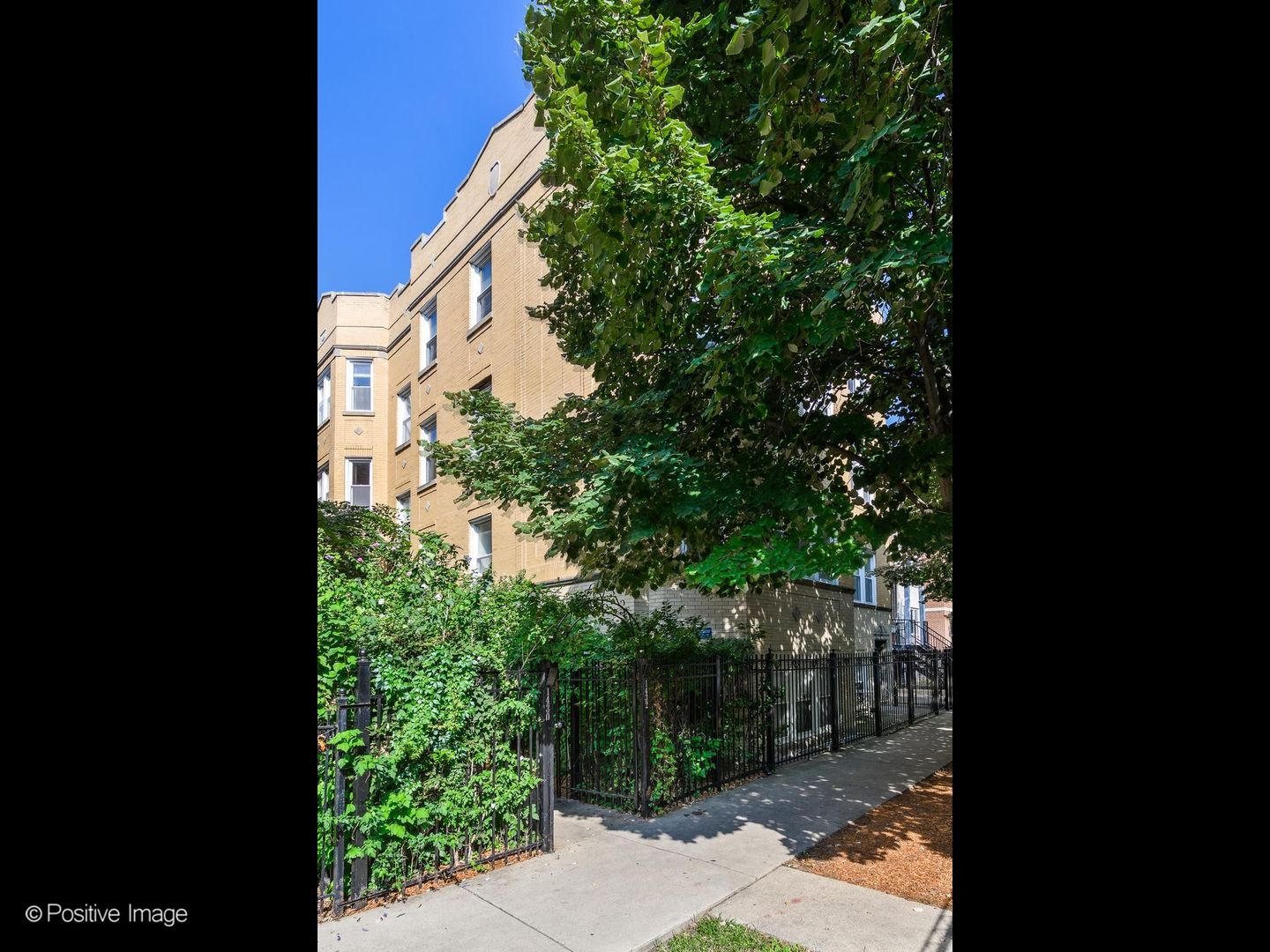 1430 N Maplewood Avenue 201 — photo