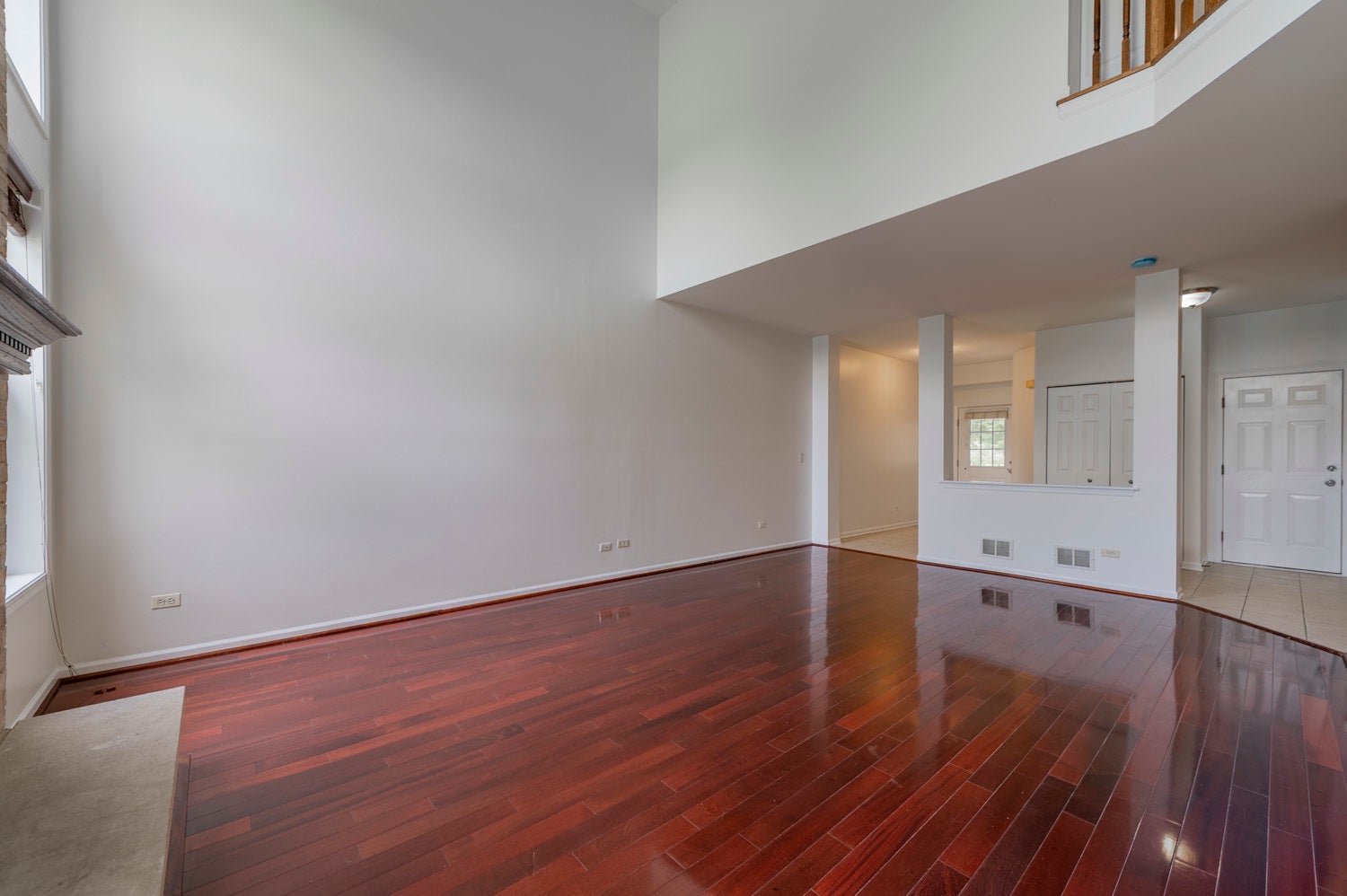 1226 BRADLEY CIR — photo 2