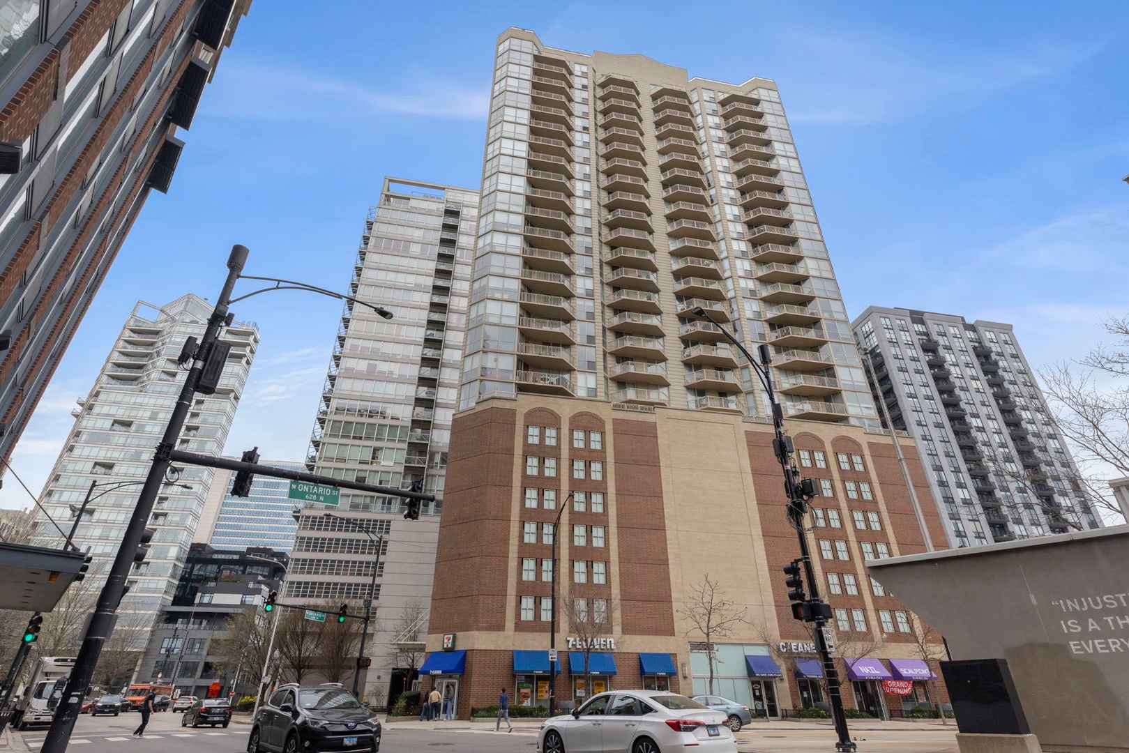 645 N Kingsbury Street 2202 — photo