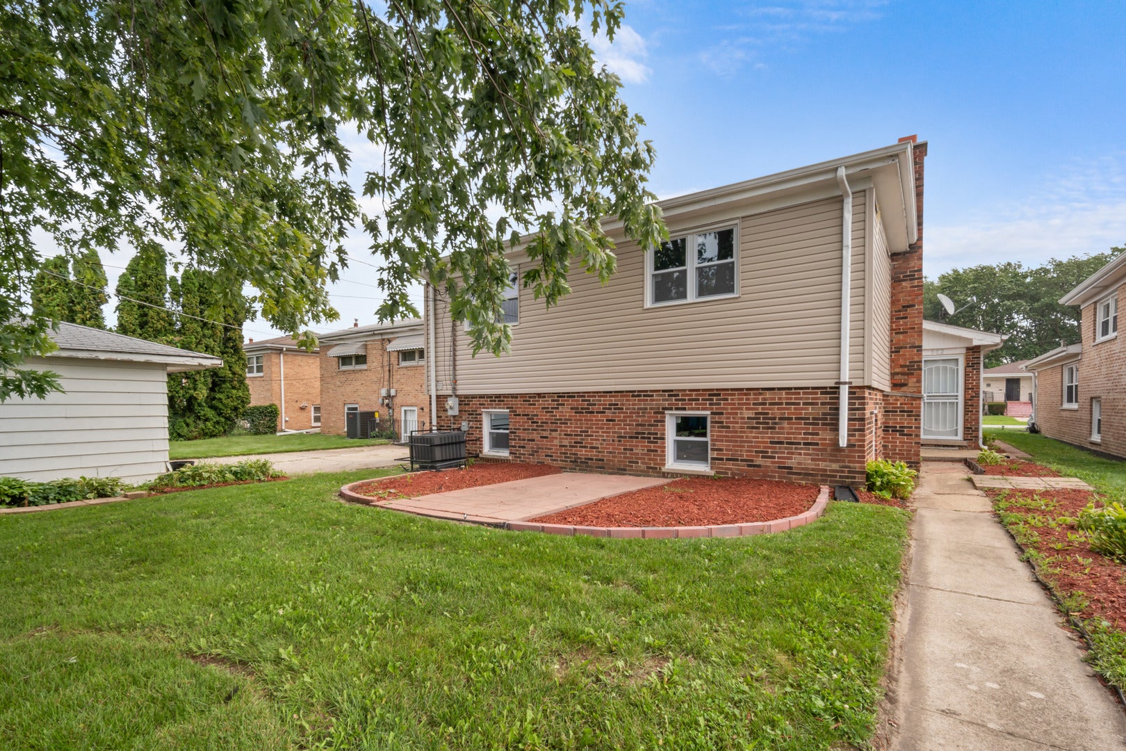 Home in Calumet City, IL 60409 — photo 3
