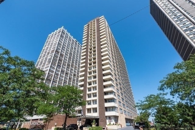 6157 N Sheridan Road 16L — photo