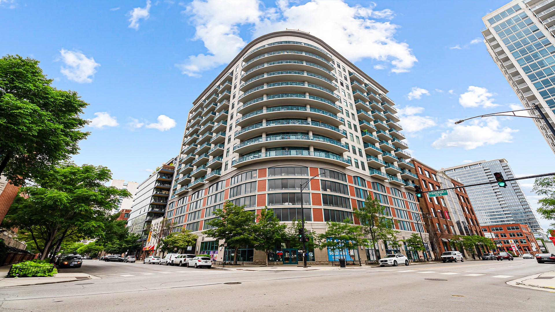 340 W Superior Street 1604 — photo