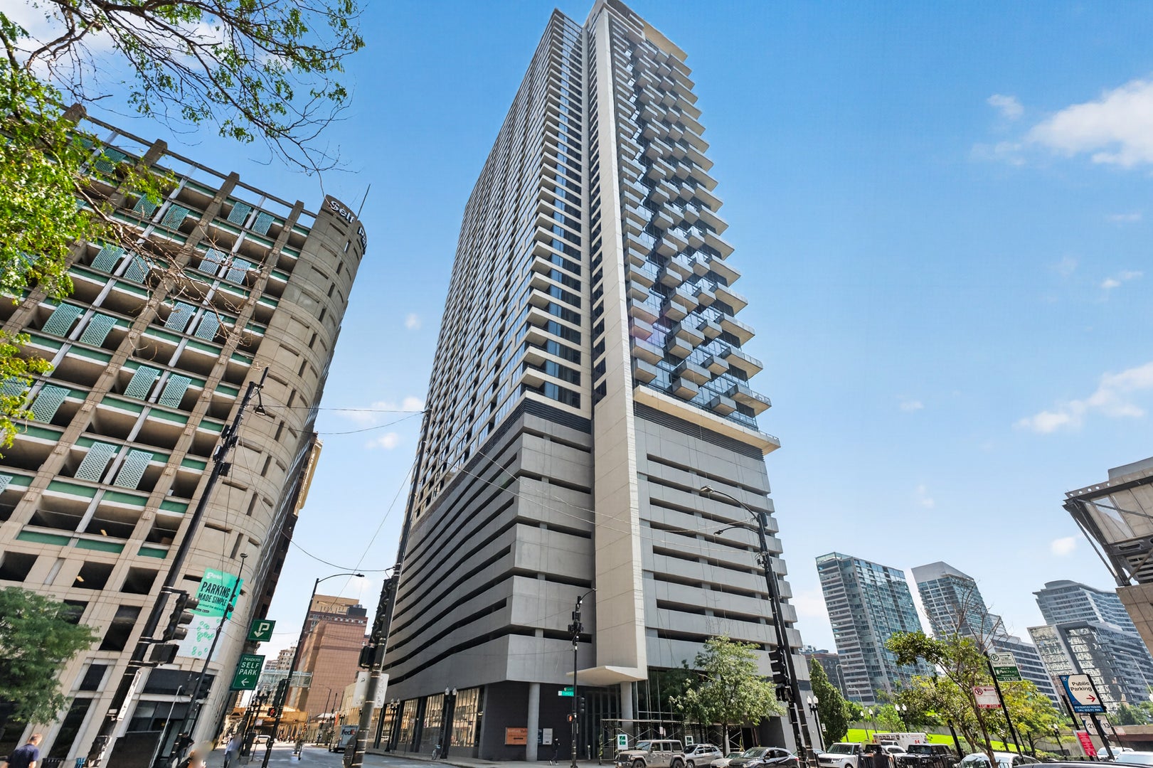 235 W Van Buren Street 4101 — photo
