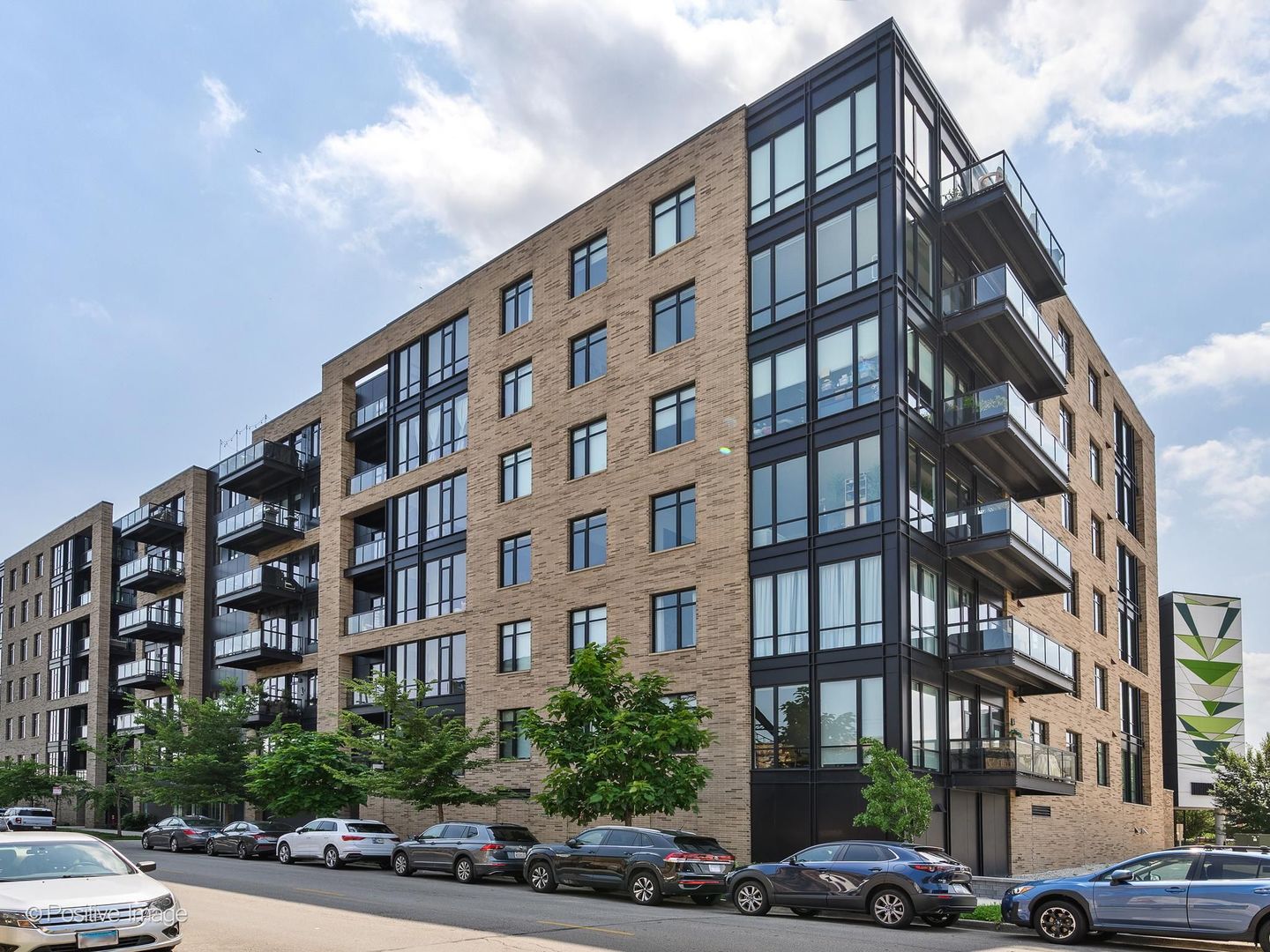 1701 W Webster Avenue 602 — photo