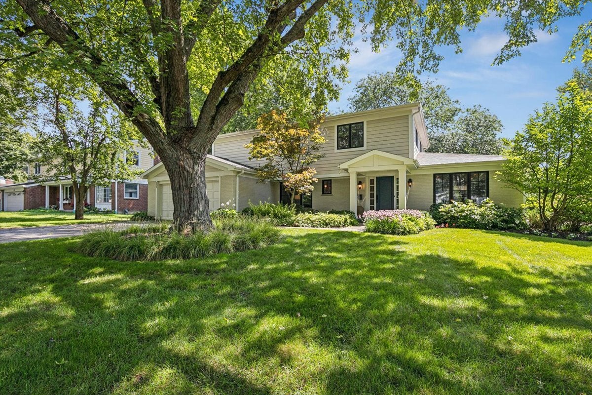 455 W Hawthorne Court — photo