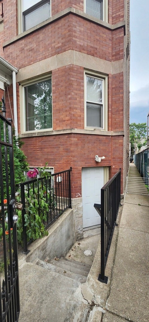 Home in Chicago, IL 60644 — photo 2