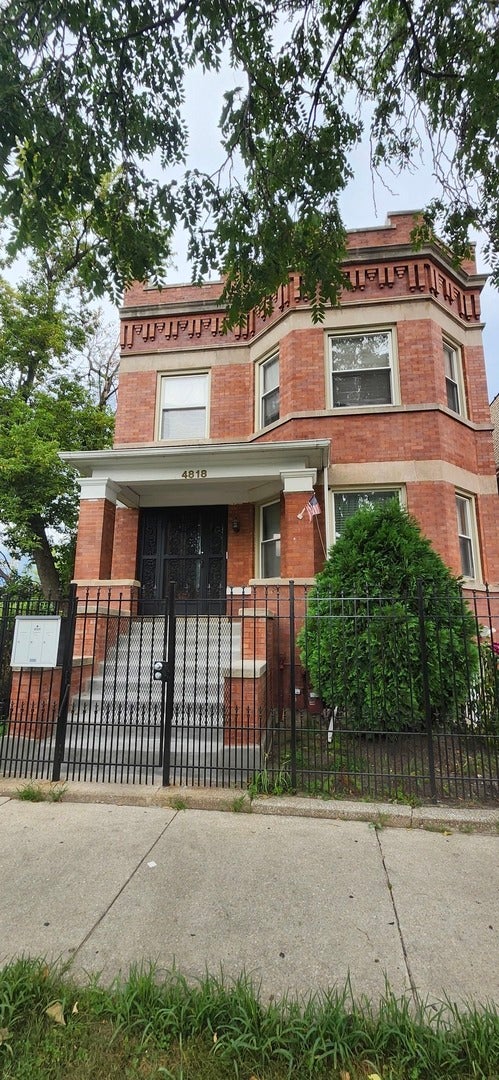 Home in Chicago, IL 60644 — photo 3